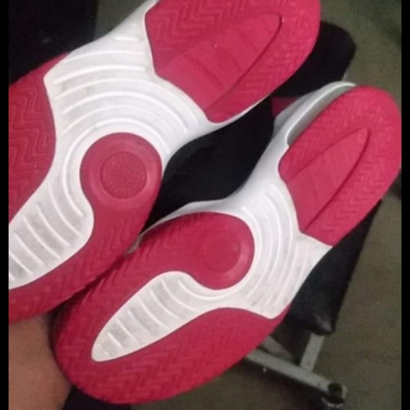 Size 6 jordans - Picture 3 of 3